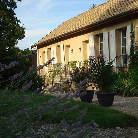 Les Communs Du Manoir Lägenhet Écully Exteriör bild