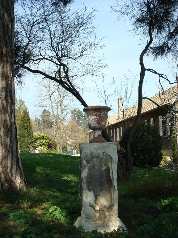 Les Communs Du Manoir Lägenhet Écully Exteriör bild